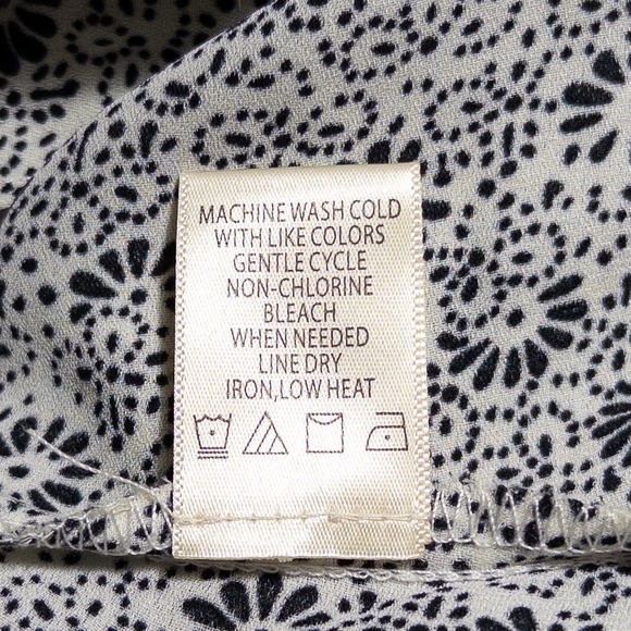 Max Studio Top Blouse 1X Black White Floral Lightweight Ruffles Boho Cottage - Picture 9 of 9